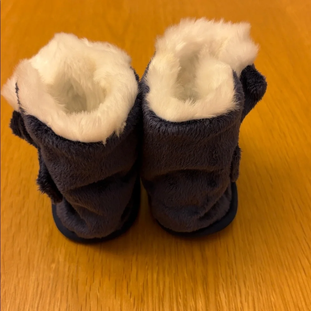 The White Company Fluffy White Baby Booties 12-18 months
